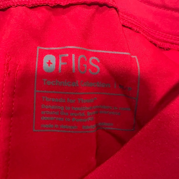 Red figs scrub bottoms. Medium petite - Picture 3 of 3